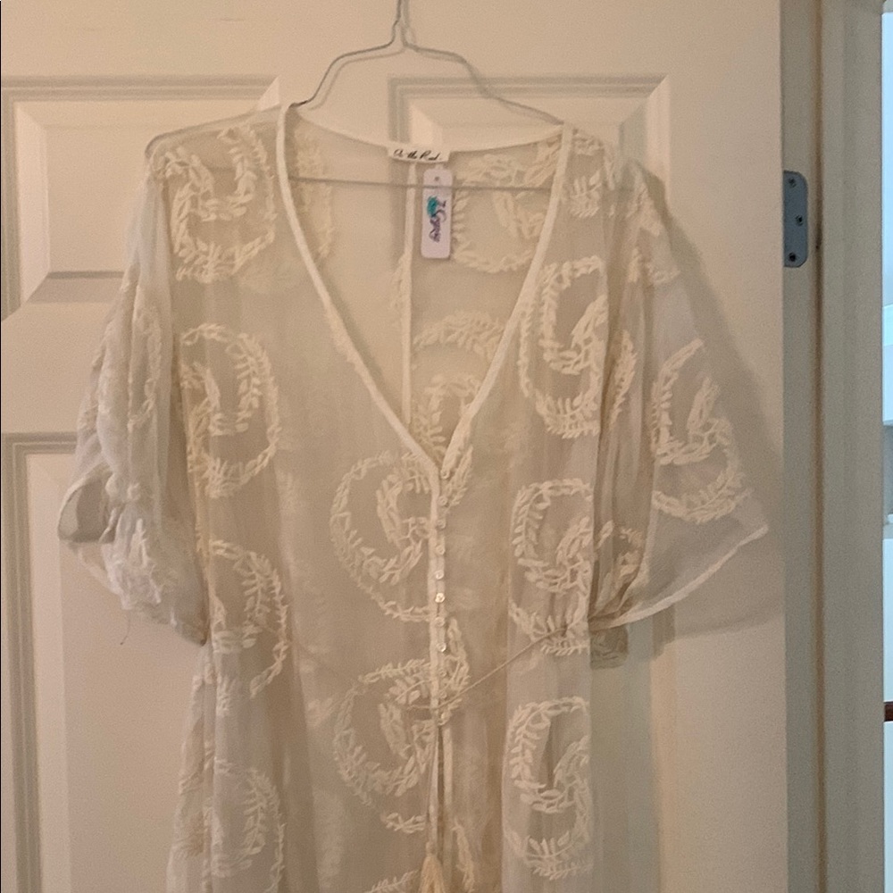 On The Road Sheer White/Creme Embroidered Kimono